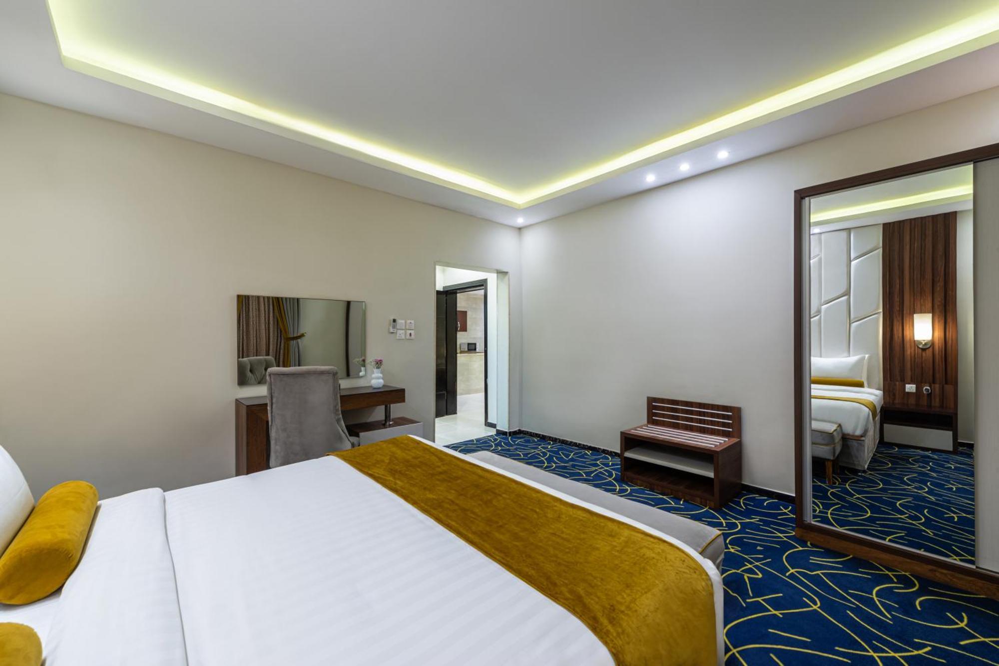 The Palace Hotel Suites Chamis Muschait Exterior foto