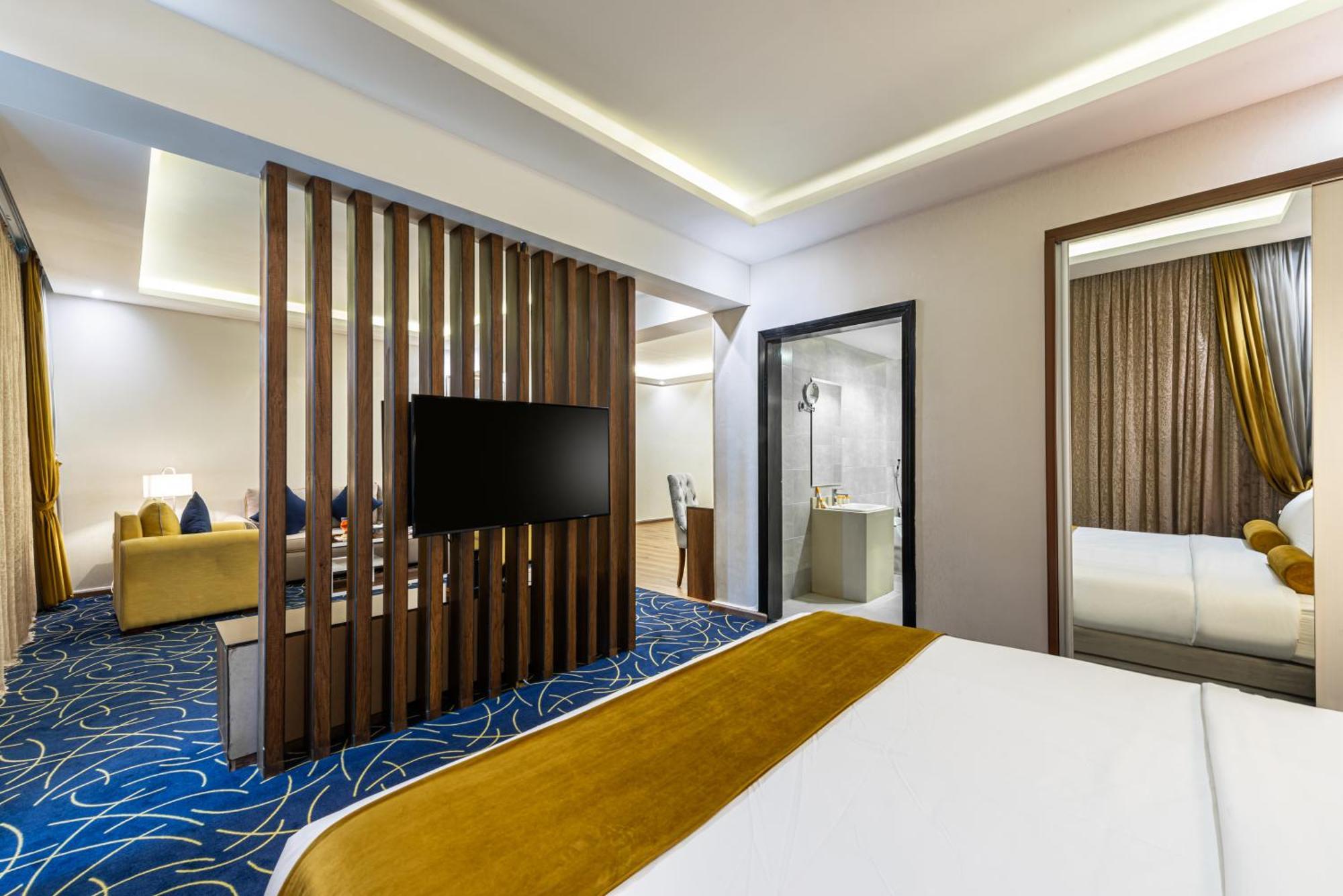 The Palace Hotel Suites Chamis Muschait Exterior foto
