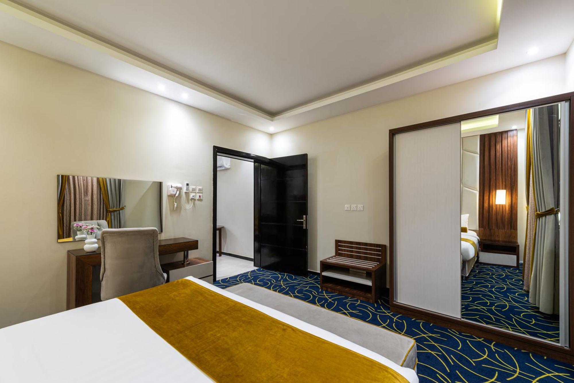 The Palace Hotel Suites Chamis Muschait Exterior foto